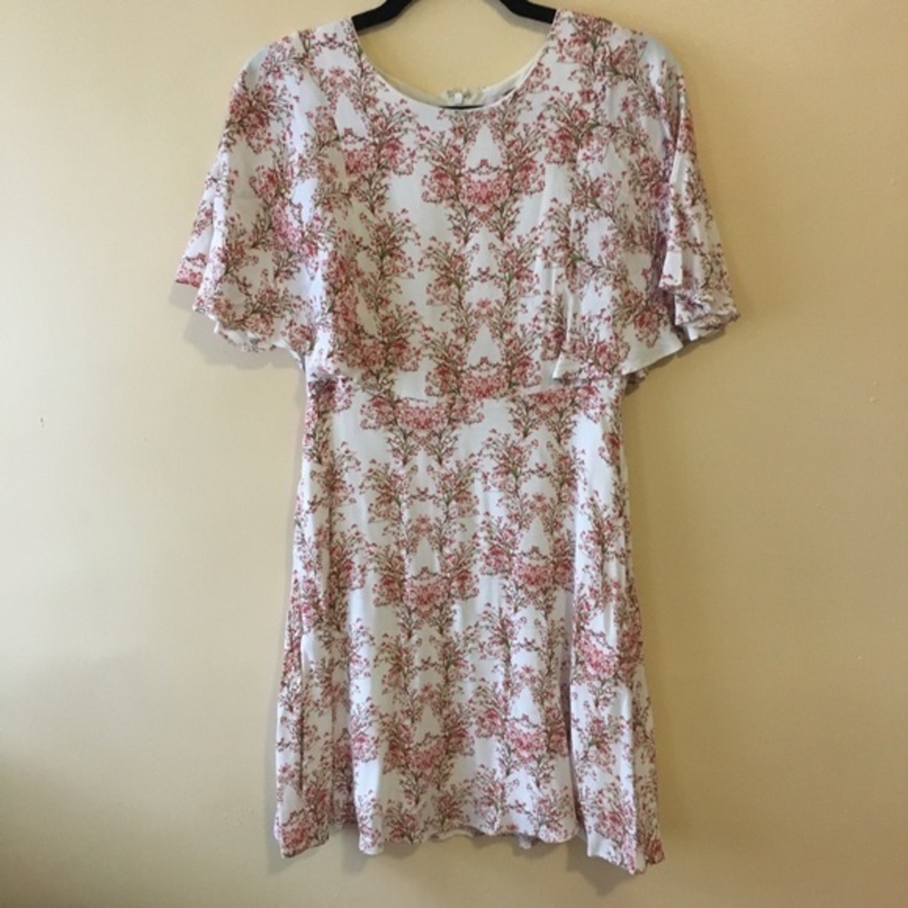 Floral Flutter-Sleeve‎ Dress